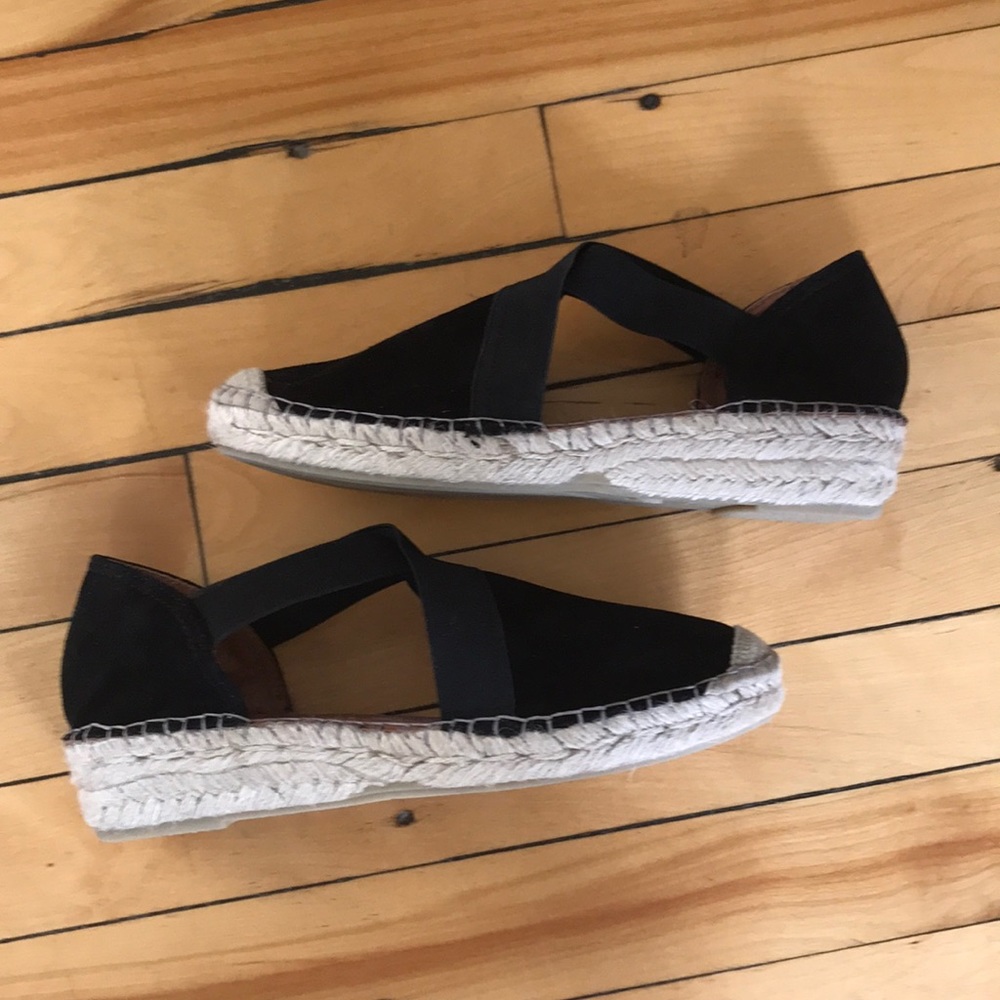 Fabiolas.New!!Closed Toe Suede w/Straw bottoms